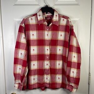 Company one long sleeve button down fannel in red and white. Has small flowers‎